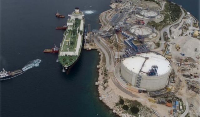 Ukraine Receives First US LNG Shipment for Energy Security