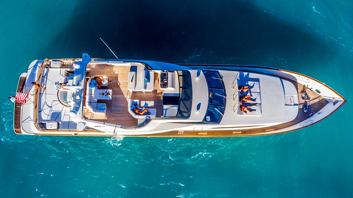 Photo from: Miami Yacht Charters – miamiyachtcharters.net