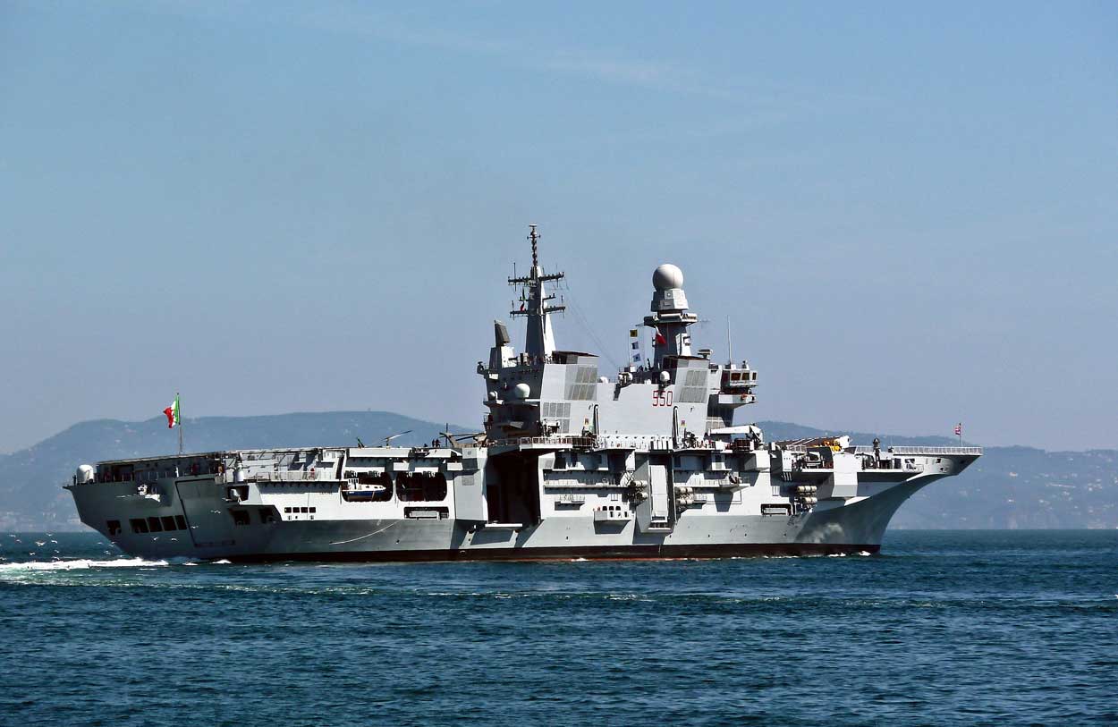 Cavour maneuvering in the Gulf of Naples - Credit: Armando Mancini 