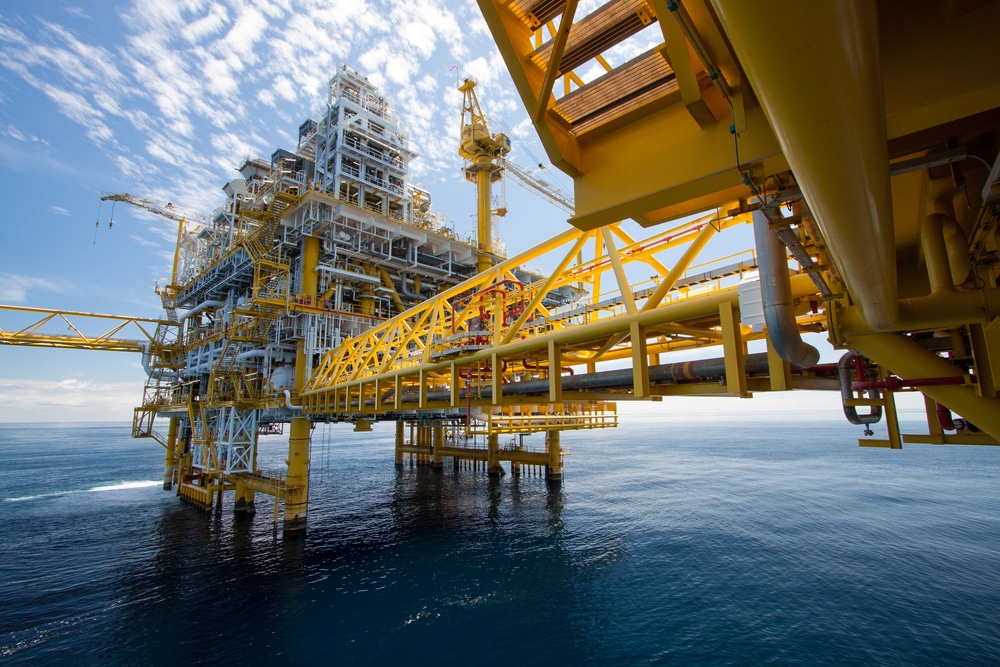 img source: https://www.mithofflaw.com/oil-rig-jobs-dangerous/