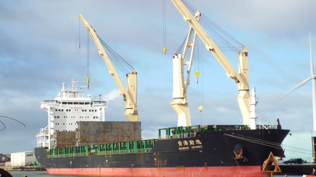 image from: https://www.linkedin.com/pulse/from-ports-prosperity-general-cargo-ships-action-alsafwanmarine-erruf