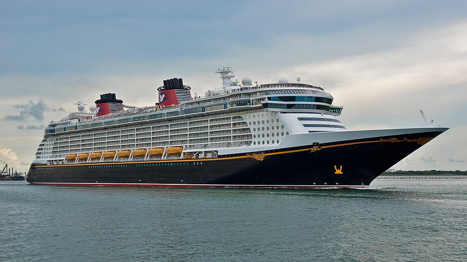 960Px Disney Fantasy Cruise Ship (6) (21000557309) , https://en.wikipedia.org/wiki/Disney_Cruise_Line
