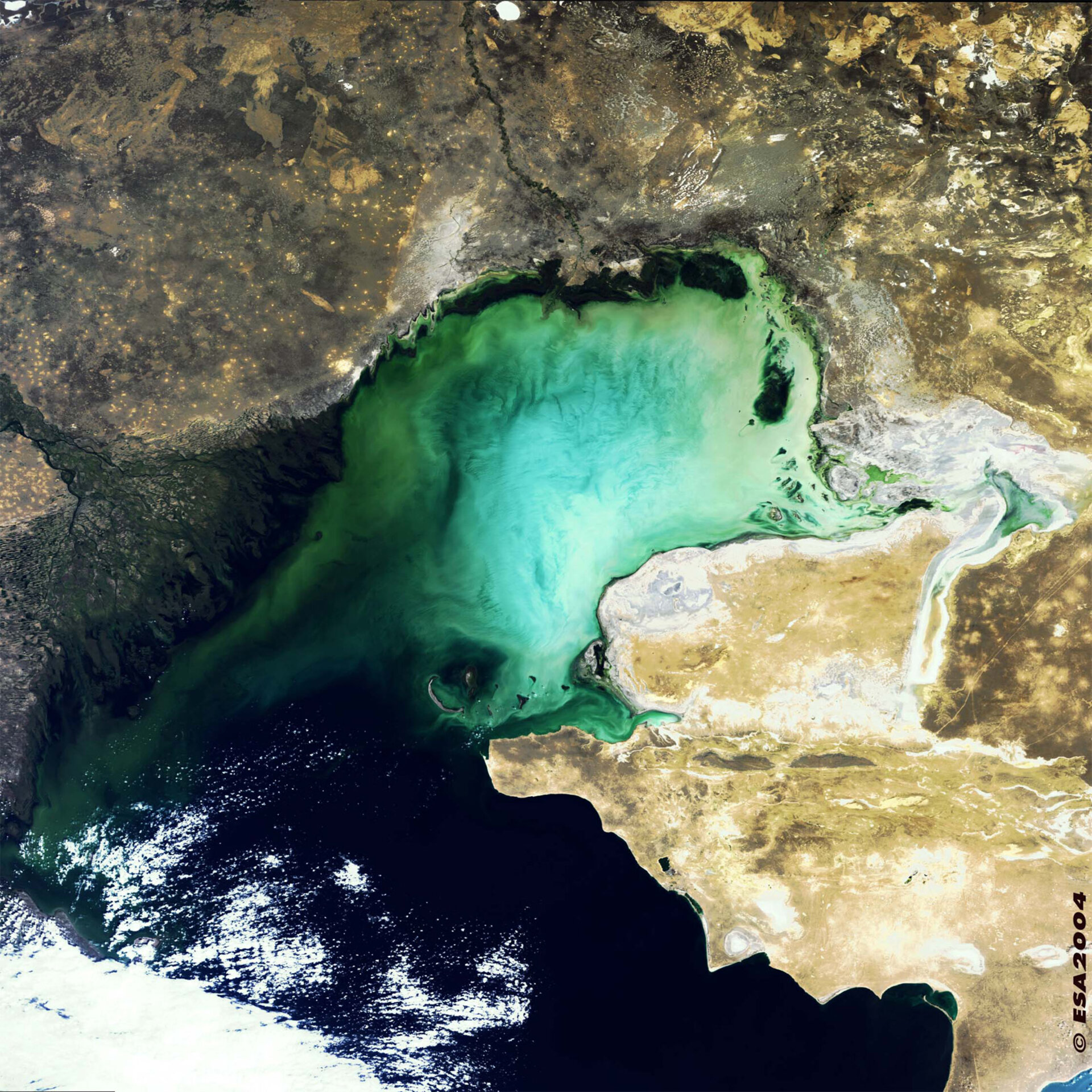 North Caspian Sea M E R I S 22 September 2003 Pillars, https://www.esa.int/Applications/Observing_the_Earth/The_Caspian_Sea