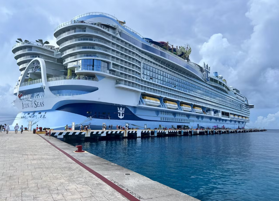 photo credit: https://www.cruisecritic.com.au/articles/cruise-critic-member-reviews-of-royal-caribbean-icon-of-the-seas-one-year-after-launch?stay=1&posfrom=1&posisprod=&poscountry=